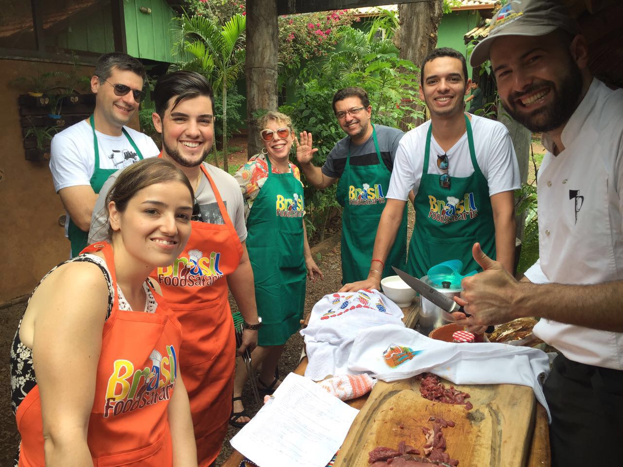 Ao lado de Machado, alunos aprendem mais sobre a cozinha do Pantanal, em uma das edições da Brasil Food Safaris.