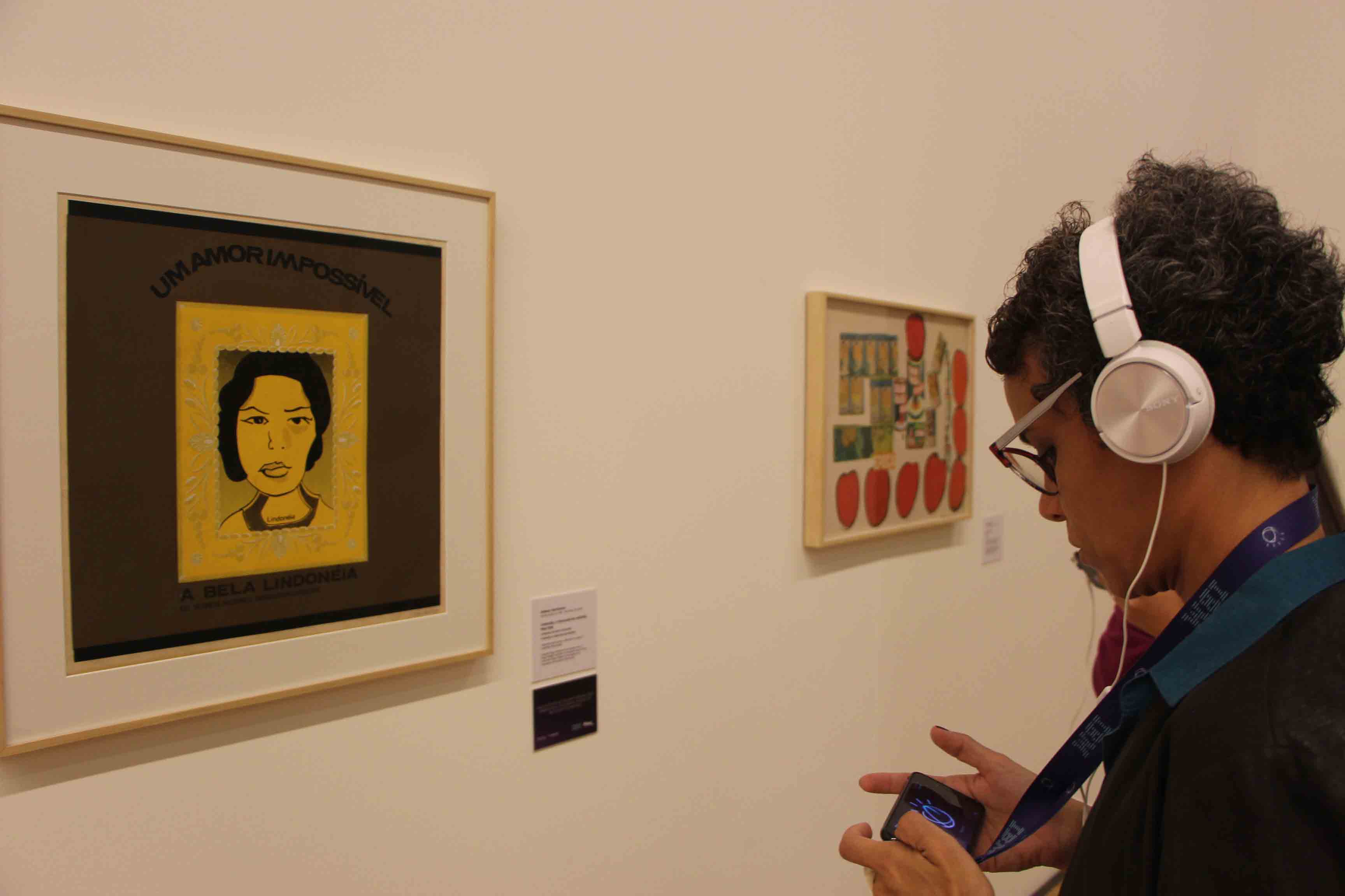 Interação com o quadro Lindonéia, na exposição da PInacoteca