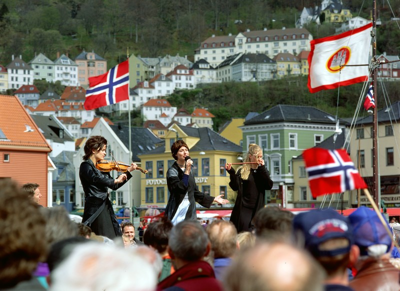 Musical e cênica, Bergen cativa, sobretudo no verão (Visit Norway/ Divulgação) Musical e cênica, Bergen cativa, sobretudo no verão (Visit Norway/ Divulgação)