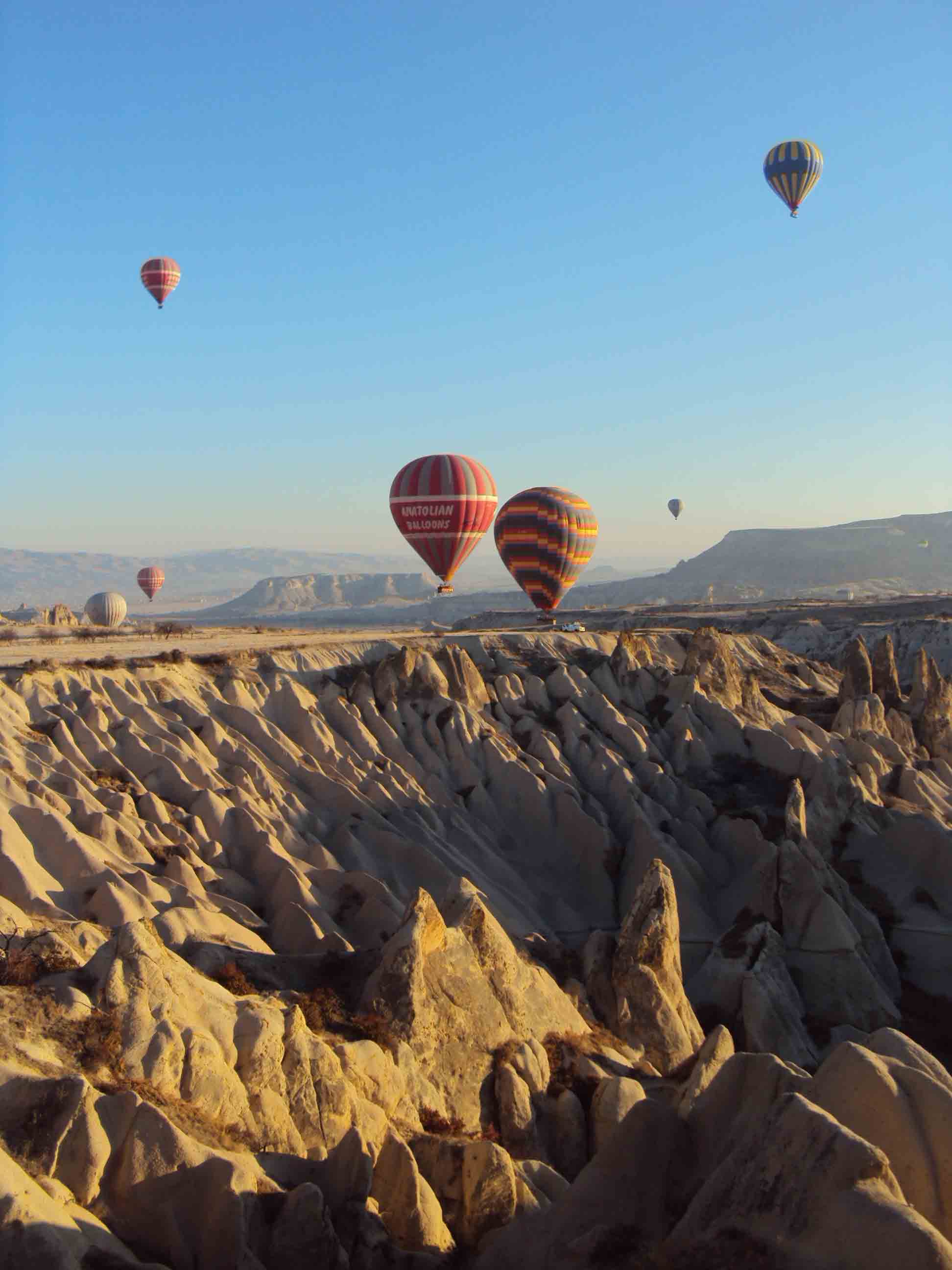 Voo de balão: -20°C, às 4h, início da aventura rumo aos “chaminés de fada” na terra de São Jorge da Capadócia Voo de balão: -20°C, às 4h, início da aventura rumo aos “chaminés de fada” na terra de São Jorge da Capadócia