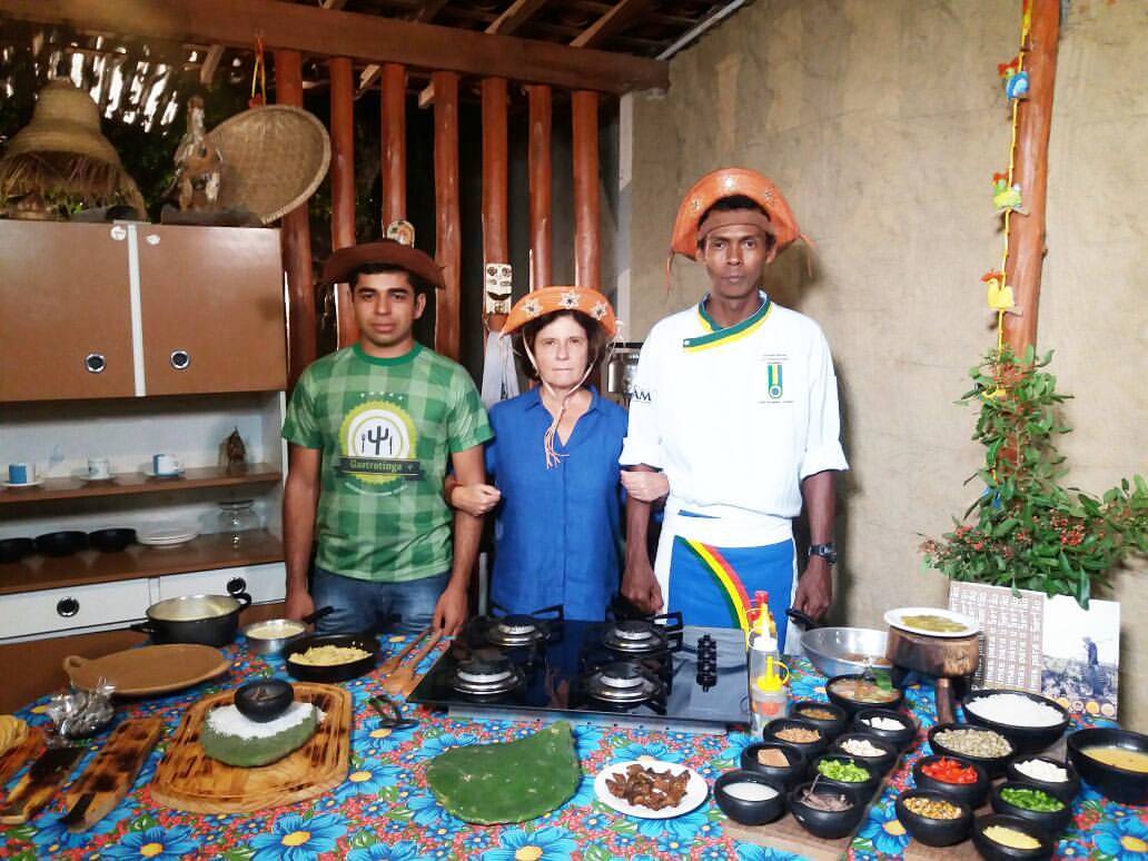 Timóteo Domingos (à esquerda), Neide Duarte (centro) e Rivandro França: a caatinga que os brasileiros não conhecem ainda, virou tema do Globo Repórter. Timóteo Domingos (à esquerda), Neide Duarte (centro) e Rivandro França: a caatinga que os brasileiros não conhecem ainda, virou tema do Globo Repórter.