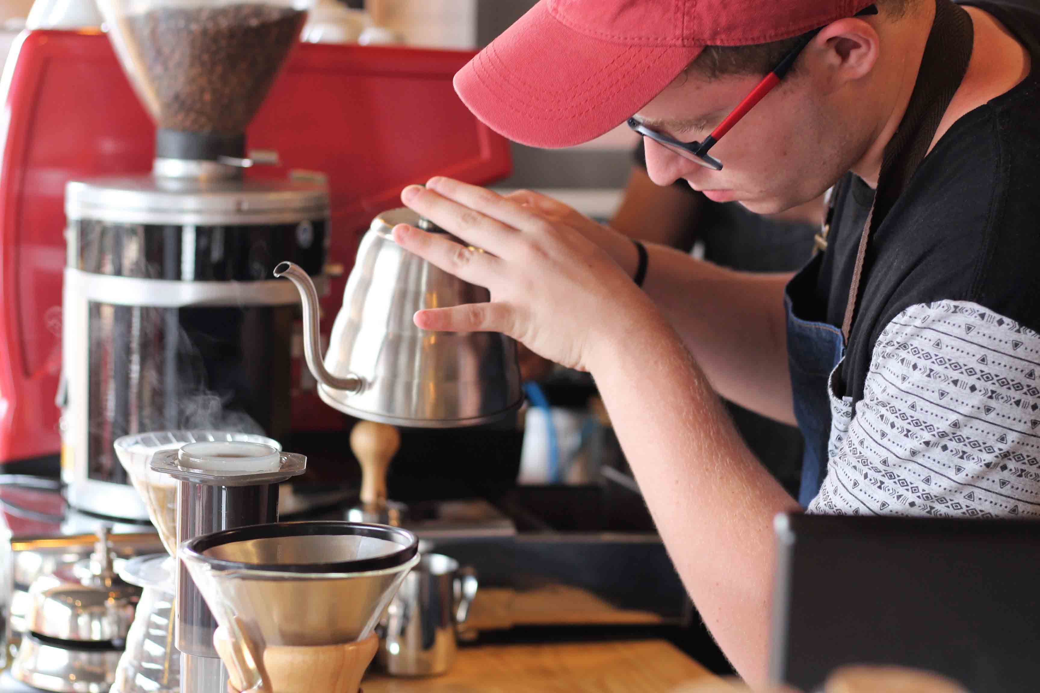 No Virginia Coffee Roasters, cafés especiais servidos em diversos métodos coados (Chemex, Hario V60, Aeropress): brew shop.